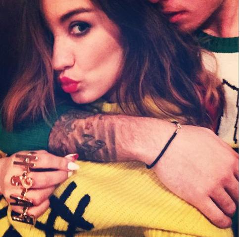 У Виктории Дайнеко любовный роман?