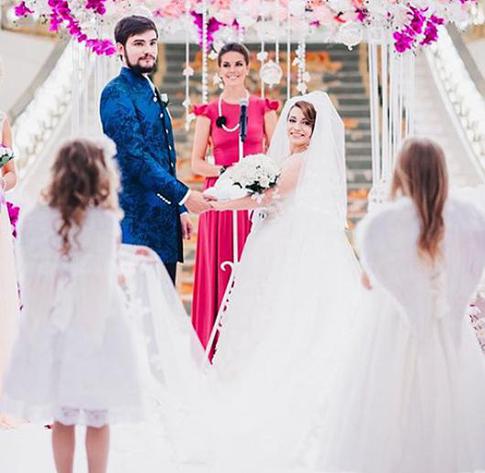 Сябитова показала фото со свадьбы дочки