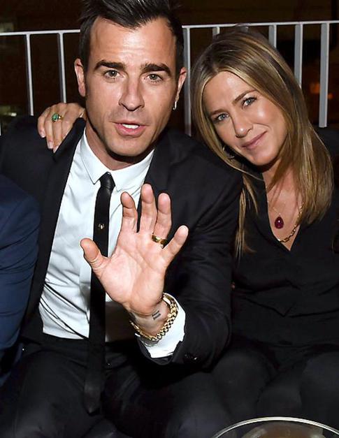 Джастин Теру заменил Дженнифер Энистон надувной куклой