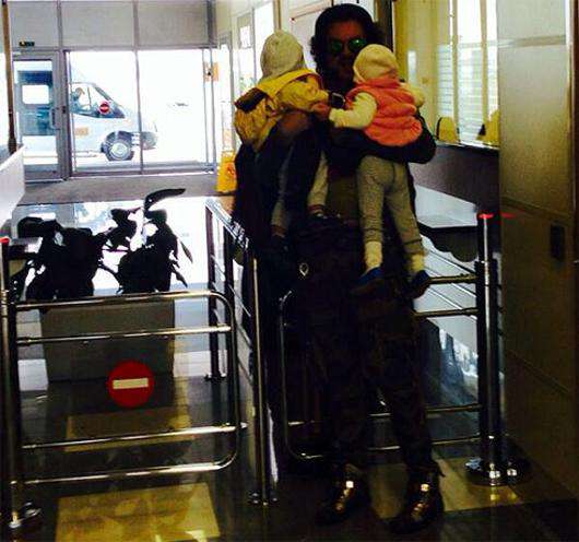 Филипп Киркоров с детьми. Фото: Twitter.com.