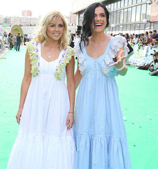 Елена Темникова (справа).