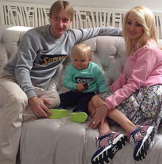 Евгений Плющенко и Яна Рудковская с сыном. Фото: Instagram.com.