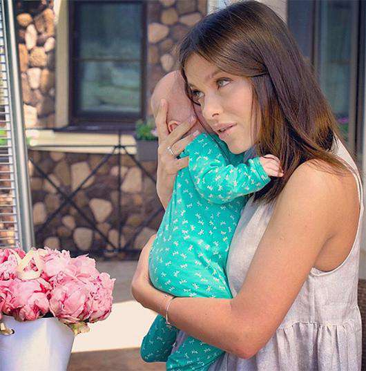 Елена Темникова с дочерью. Фото: Instagram.com/lenatemnikovaofficial.