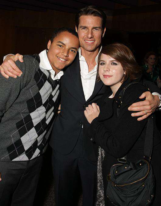 Том Круз со своими приемными детьми Изабеллой и Коннором. Фото: Rex Features/Fotodom.ru.