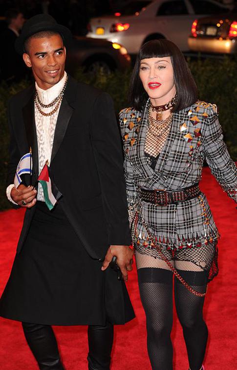 Мадонна рассталась с молодым любовником?