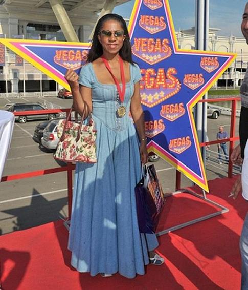 Елена Ханга стала гонщицей