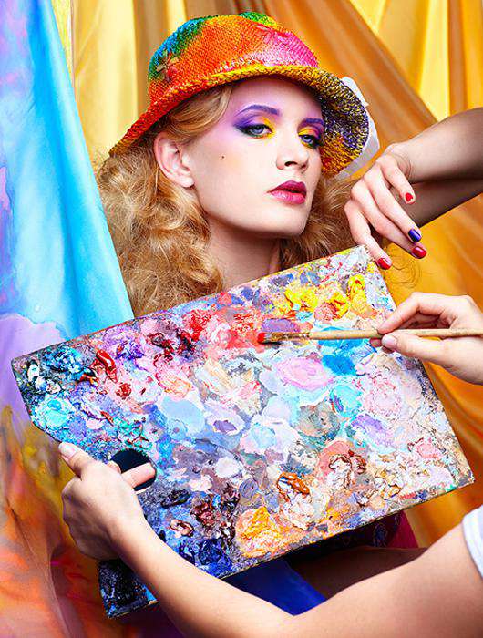 Главный бьюти-тренд этого сезона – использование в макияже чистого цвета. Фото: Lori.ru.