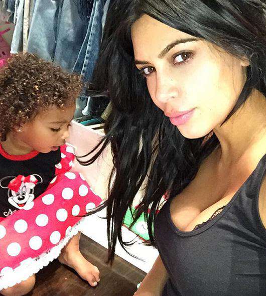 Ким Кардашьян с дочерью. Фото: Instagram.com/kimkardashian.