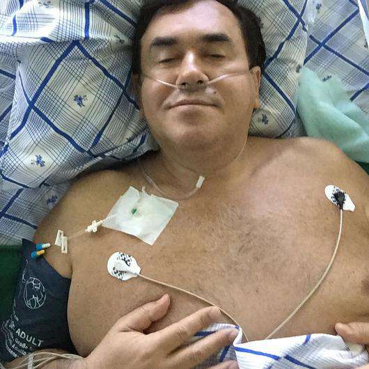 Актер делает селфи прямо из реанимации. Фото: социальные сети