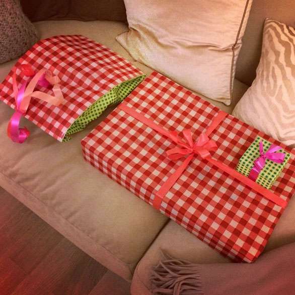 Как работающая мать, Вера только в последнюю минуту вспомнила об упаковке для подарков.