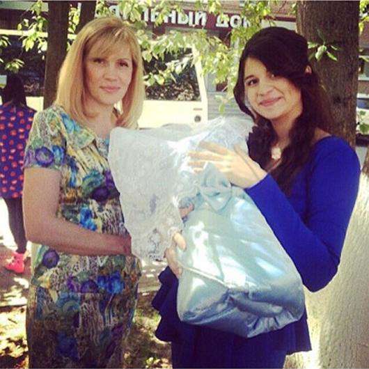 Светлана Устиненко и Алиана Гобозова. Фото: Instagram.com/aliana1001