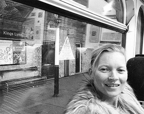 Кейт Мосс пересела на общественный транспорт