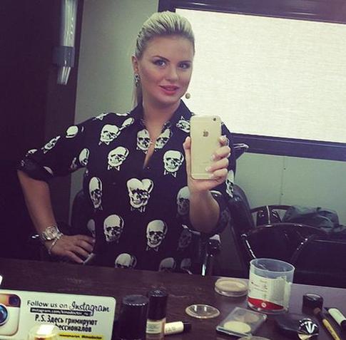 Анна Семенович будет лечить людей