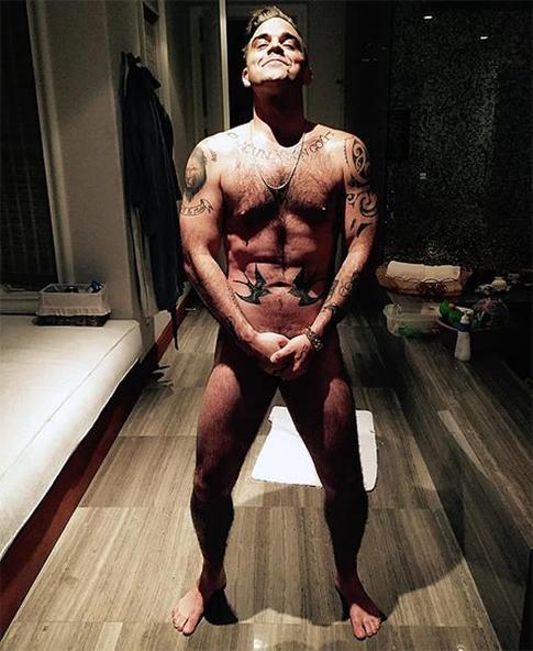 Робби Уильямс отметил день рождения голышом