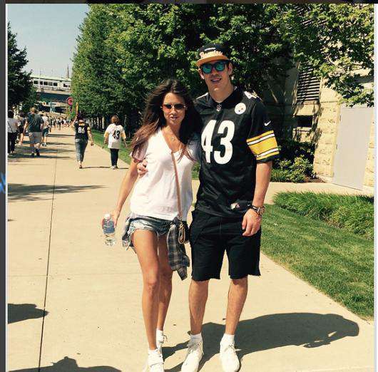 Телеведущая перебралась к хоккеисту за океан и теперь является его главной болельщицей. Фото: социальные сети