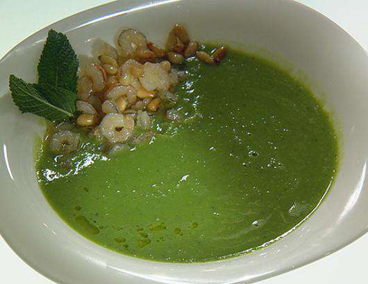 Суп-пюре из зеленого горошка с креветками. Фото: материалы пресс-служб.