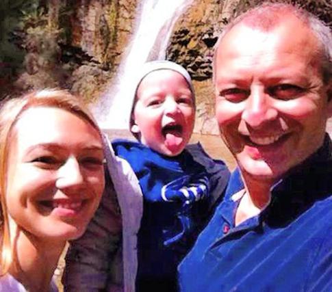 Акиньшина показала фото сына и мужа