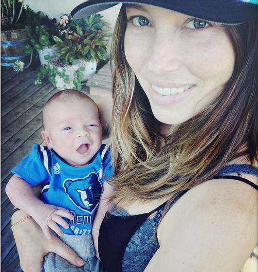 Родители решили нанять крошке Сайласе необычных, но опытных нянь. Фото: социальные сети