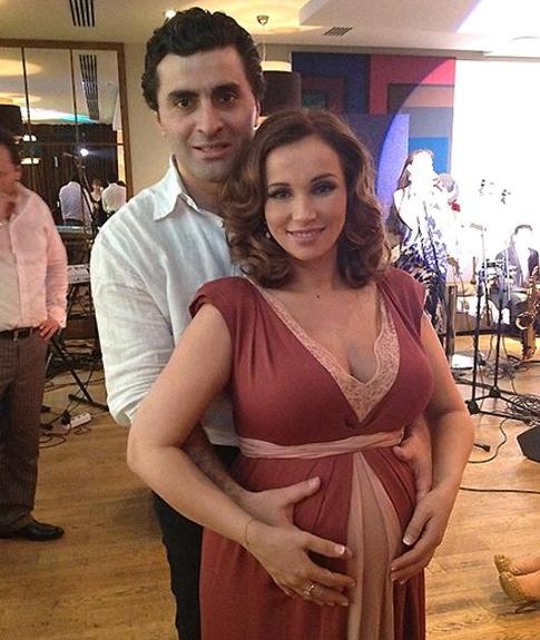 Любимый Анфисы Чеховой бросил своего сына