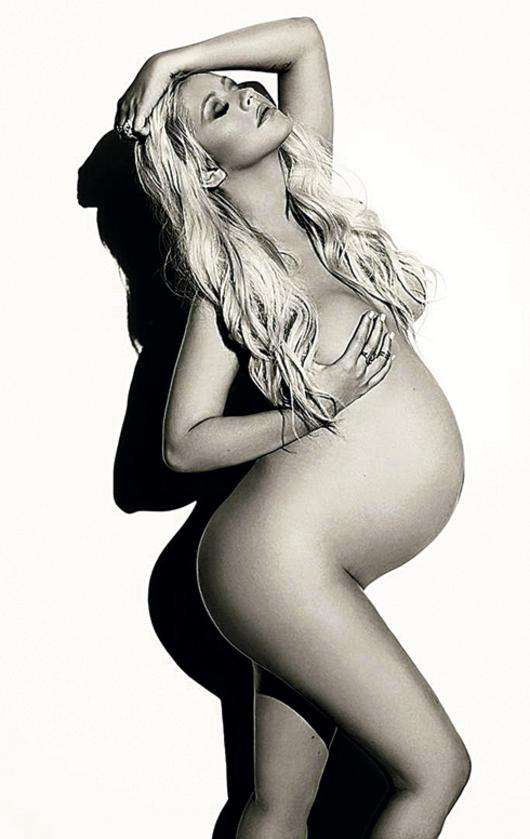 Беременная Кристина Агилера. Фото: www.vmagazine.com.