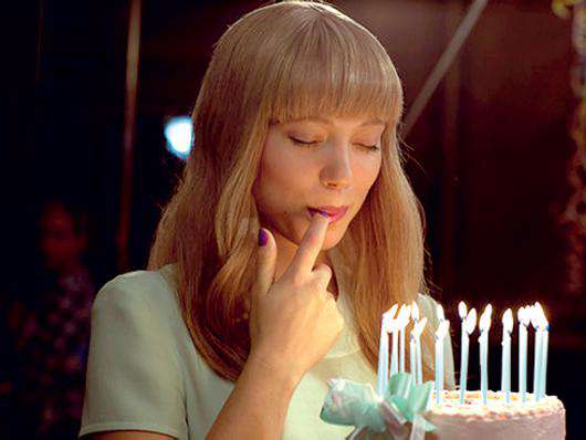 Новый аромат Prada Candy L’Eau похож на десерт.