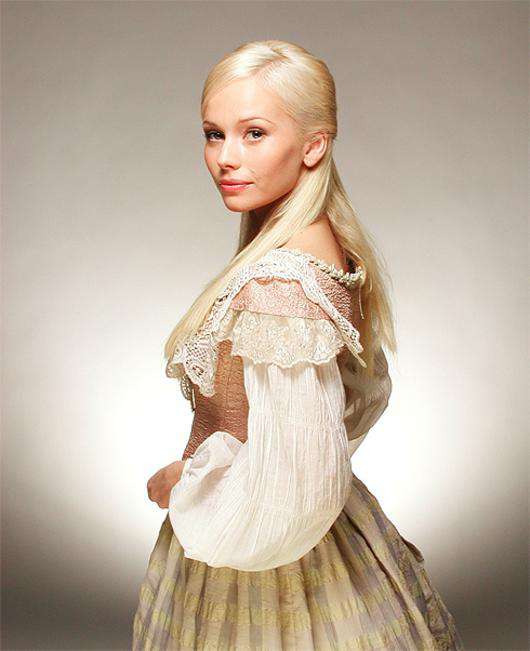 Елена Корикова в роли Анны Платоновой. 