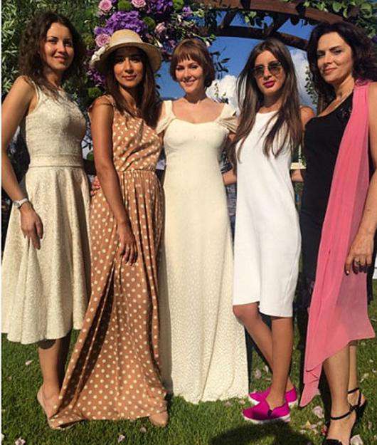 Мария Кожевникова с подругами. Фото: Instagram.com.