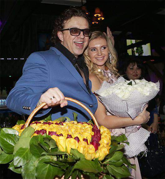 Рома Жуков с женой.