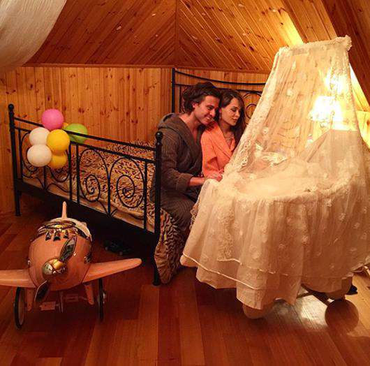 Первое совместное фото Прохора Шаляпина с Анной Калашниковой и сыном Даниилом. Фото: Instagram.com/p_shalyapin.