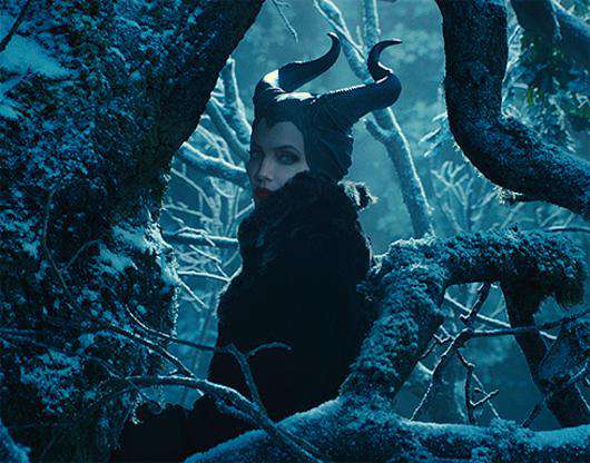 Анджелина Джоли в образе Малефисенты.