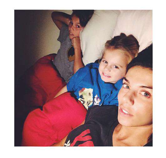 Анна Седокова с дочками. Фото: Instagram.com/annasedokova.