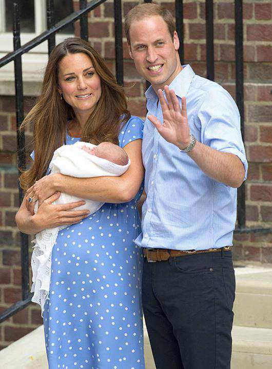 Кейт Миддлтон и принц Уильям с сыном. Фото: Rex Features/Fotodom.ru.
