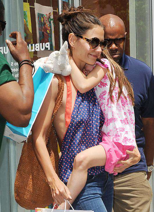 Кэти Холмс и ее дочь Сури Круз. Фото: Startracks Photo/Fotodom.ru. 