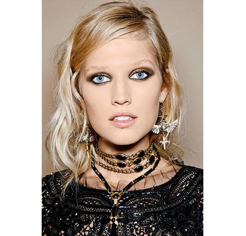 Мастер-класс: праздничные стрелки и smoky eyes