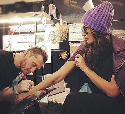 Алена Водонаева опять накололась