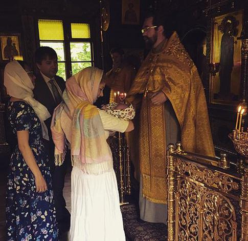 Лена Катина крестила сына