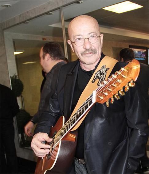 Розенбауму подарили «сладкую» гитару