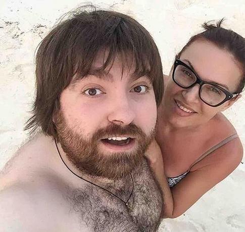 Эвелина Бледанс набирает вес на Мальдивах