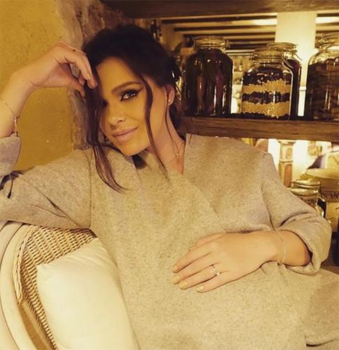 Елена Темникова опубликовала фото с животом на 8-м месяце беременности