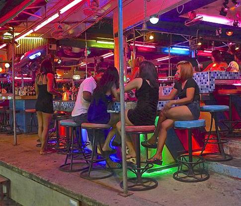 Записки тайской мамочки: «Вдруг выясняется, что твоя нежная женушка в прошлом была пареньком»