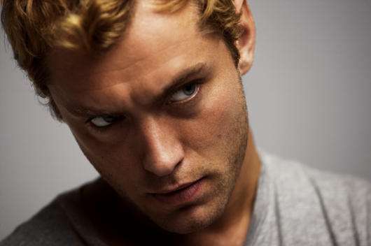 Джу Лоу вызывает нешуточные страсти у прекрасной половины человечества. Фото: Kinopoisk.ru