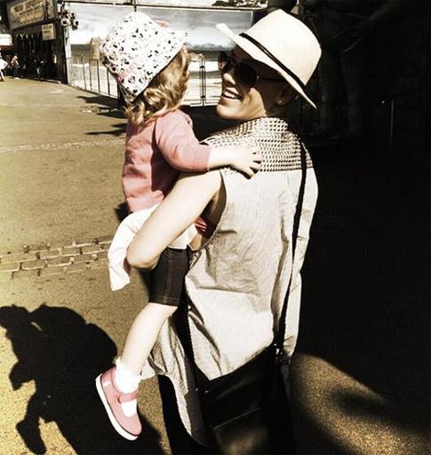 Дочь Пинк ругается матом