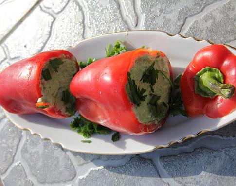 Перец, фаршированный брынзой и творогом