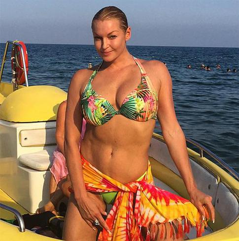 Анастасия Волочкова показала шпагат в небе