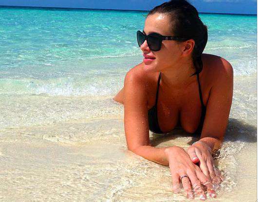 Перед Новым годом певица улетела на тропический остров. Фото: социальные сети.