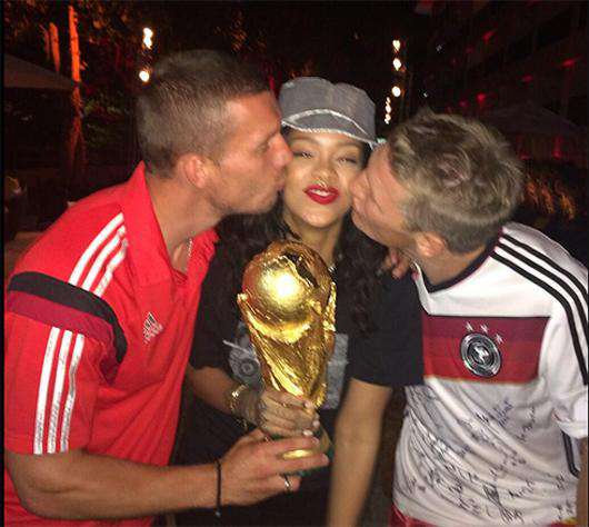 Рианна, Бастиан Шванштайгер и Лукаш Подольски. Фото: Twitter.com/@rihanna.