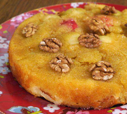 Яблочный пирог на простокваше. Фото: материалы пресс-служб.