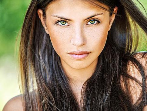 Какая часть лица стареет первой?