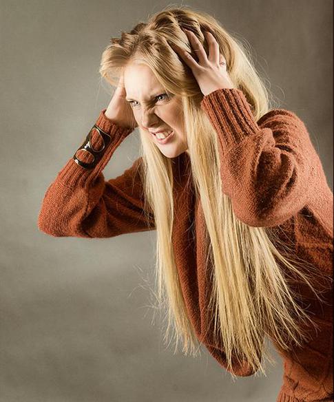 Ранний «снег»: как правильно бороться с перхотью?