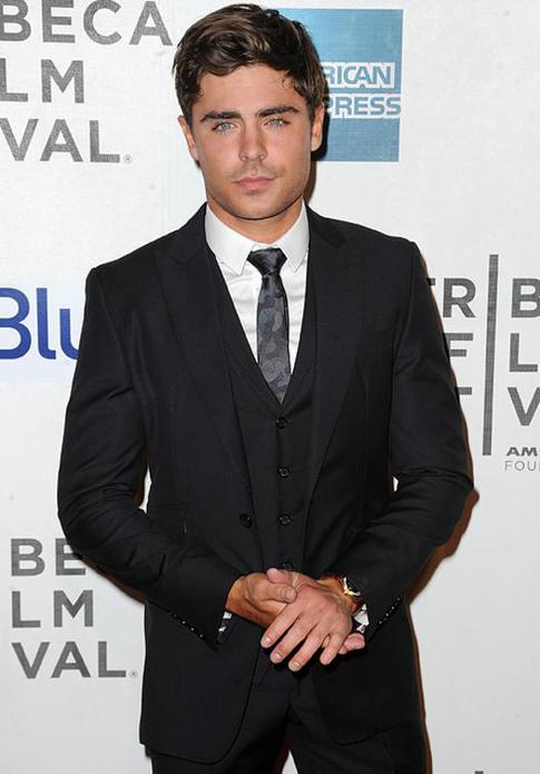 Зак Эфрон сломал челюсть